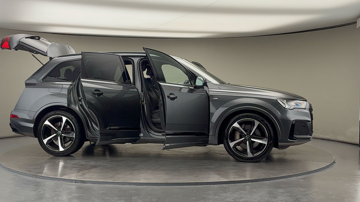 More views of Audi Q7