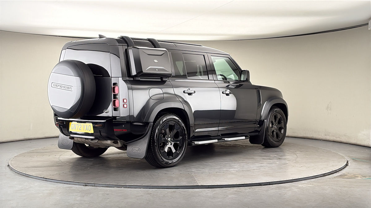 Land Rover Defender 110 Image 21