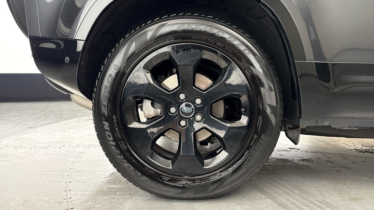 Land Rover Defender 110 Image 10