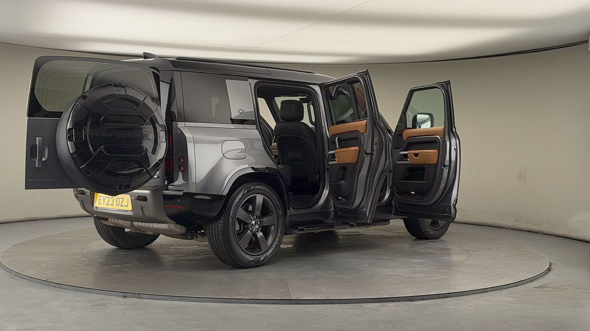 More views of Land Rover Defender 110