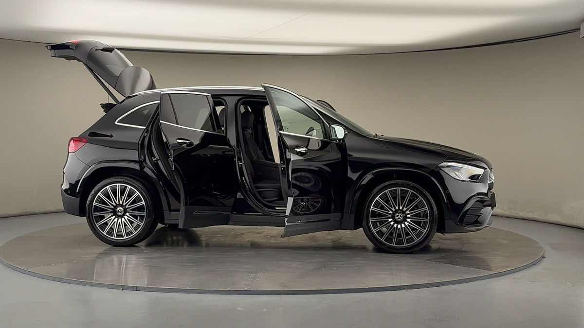 More views of Mercedes-Benz GLA