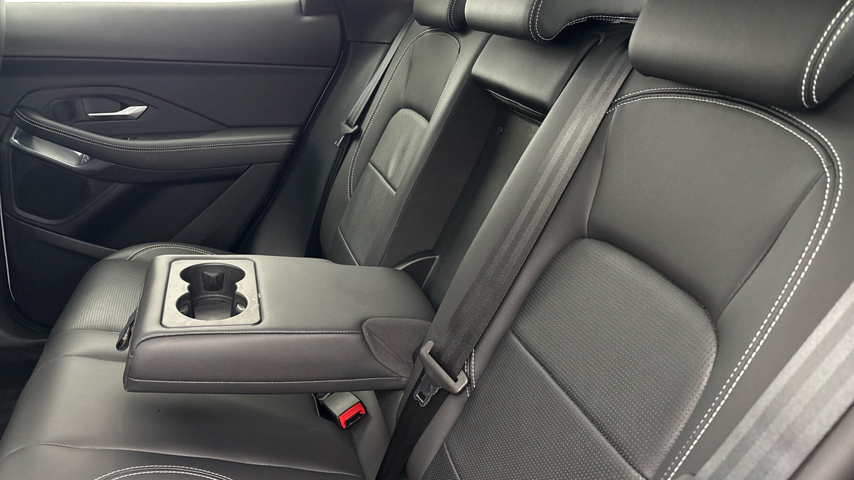 Jaguar E-PACE Image 17