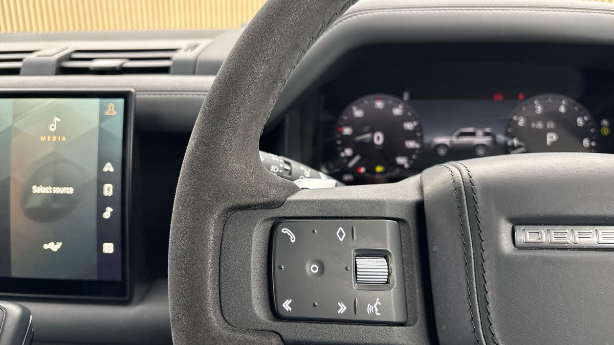 Land Rover Defender 90 Image 13