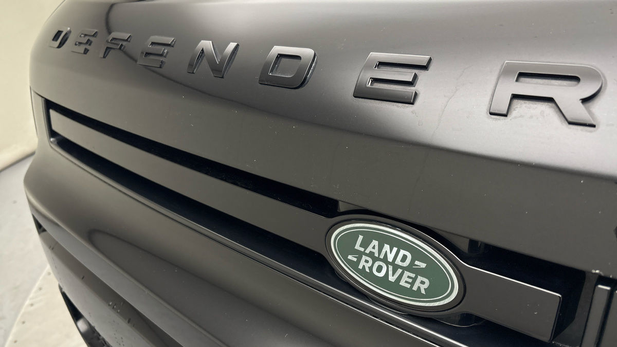Land Rover Defender 90 Image 24
