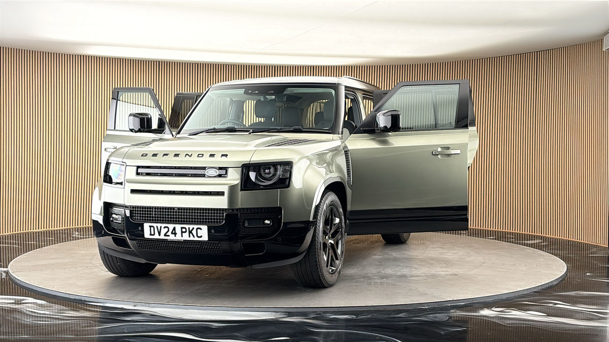 More views of Land Rover Defender 110