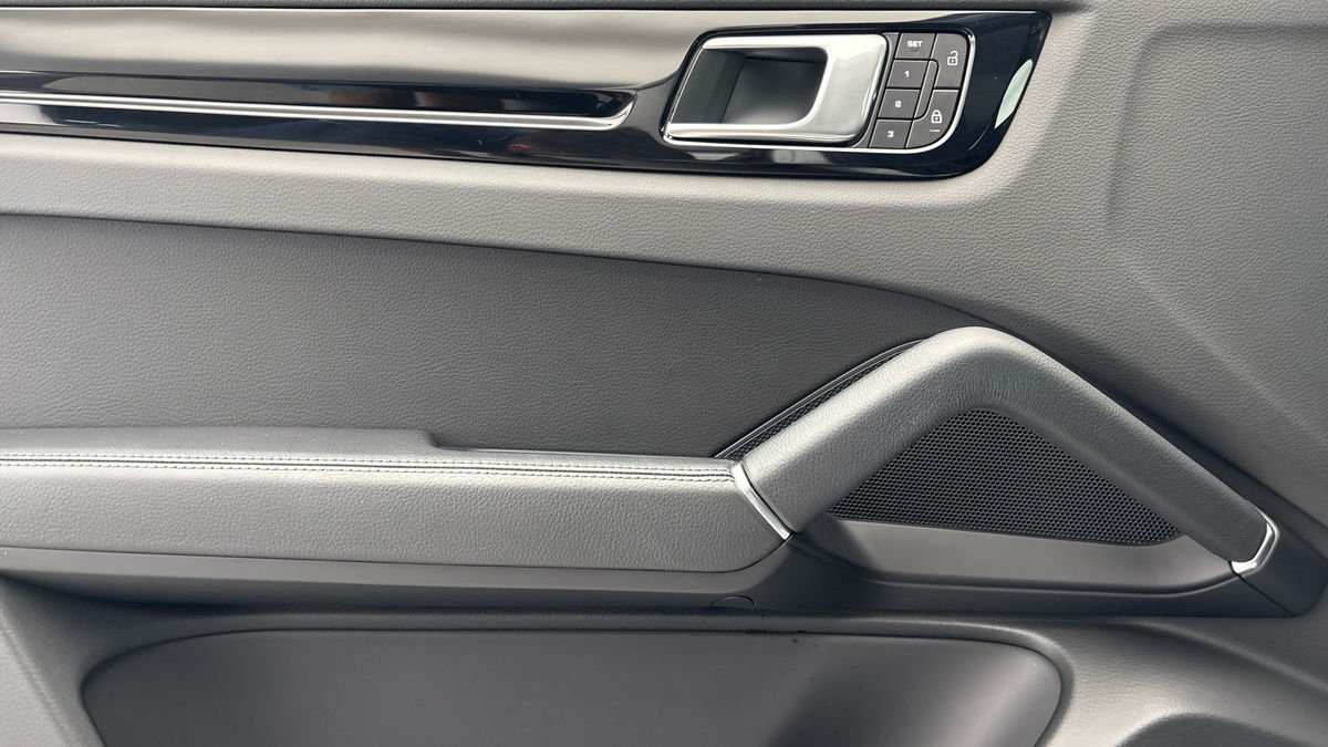 Porsche Cayenne Image 19