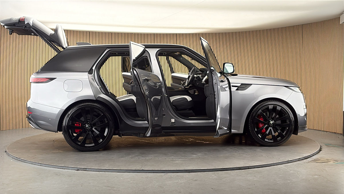 More views of Land Rover Range Rover Sport