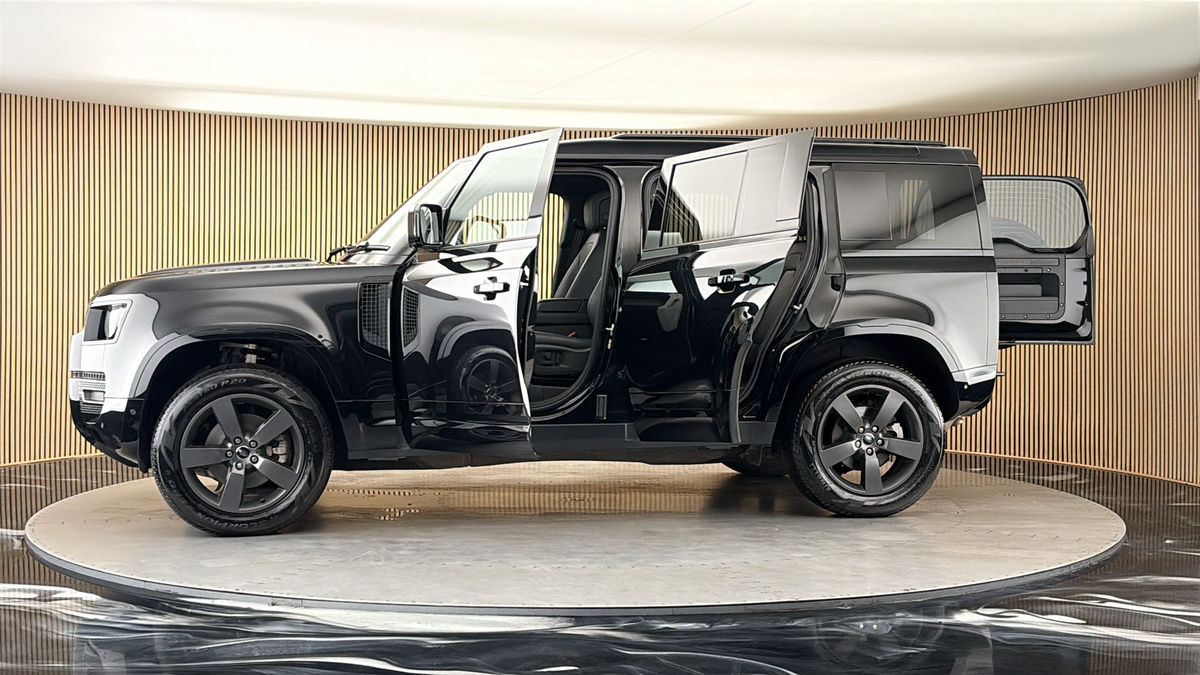 More views of Land Rover Defender 110