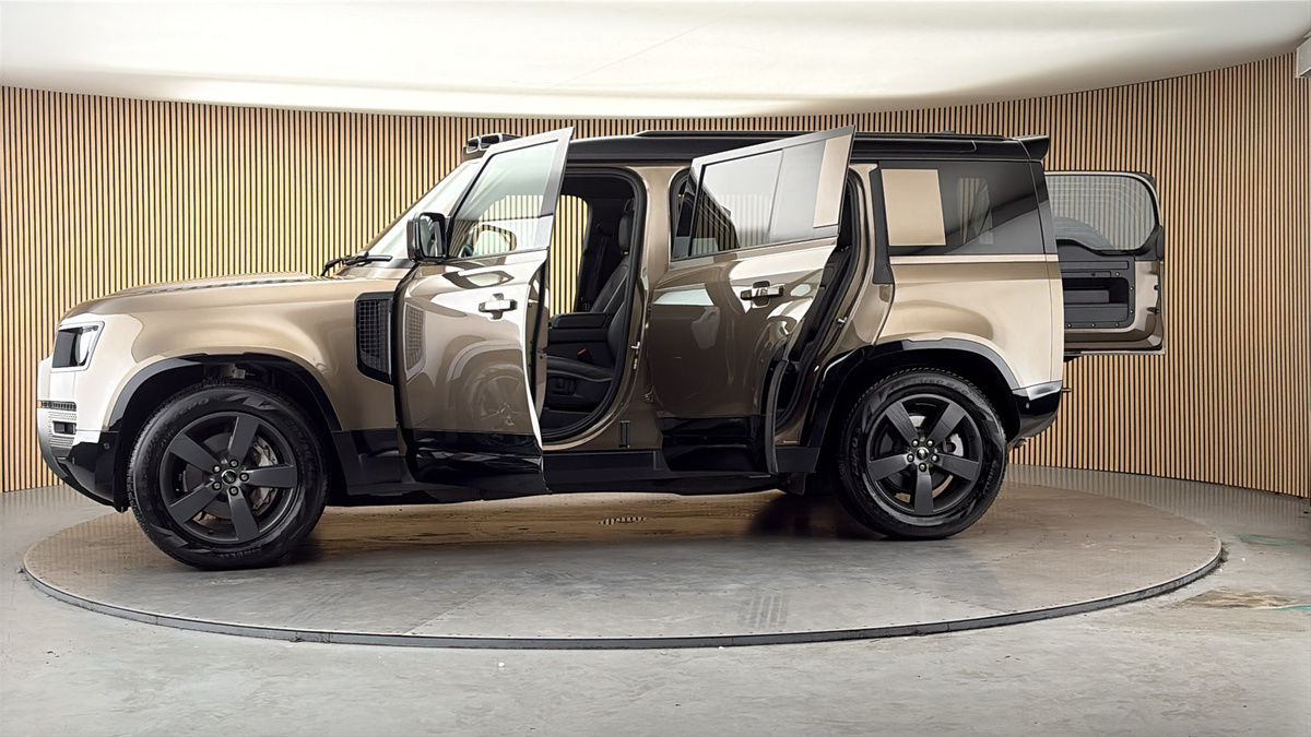 More views of Land Rover Defender 110