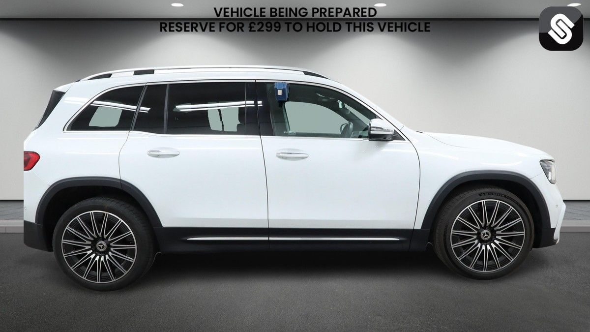 Mercedes-Benz GLB Image 5