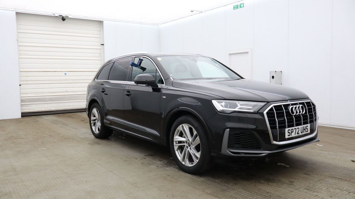 Audi Q7 Sticky Header Image