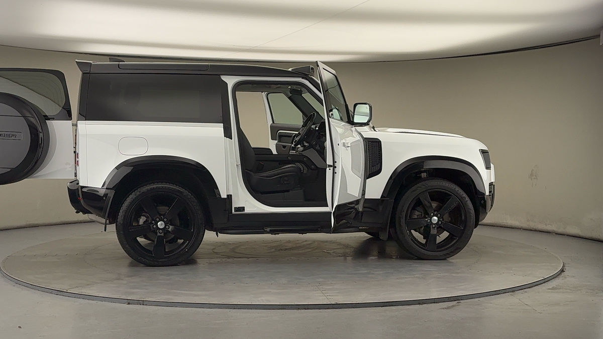 More views of Land Rover Defender 90