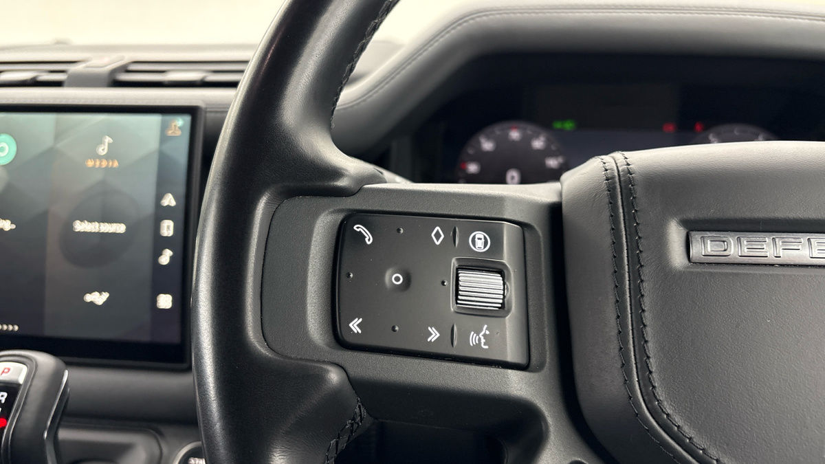 Land Rover Defender 90 Image 13