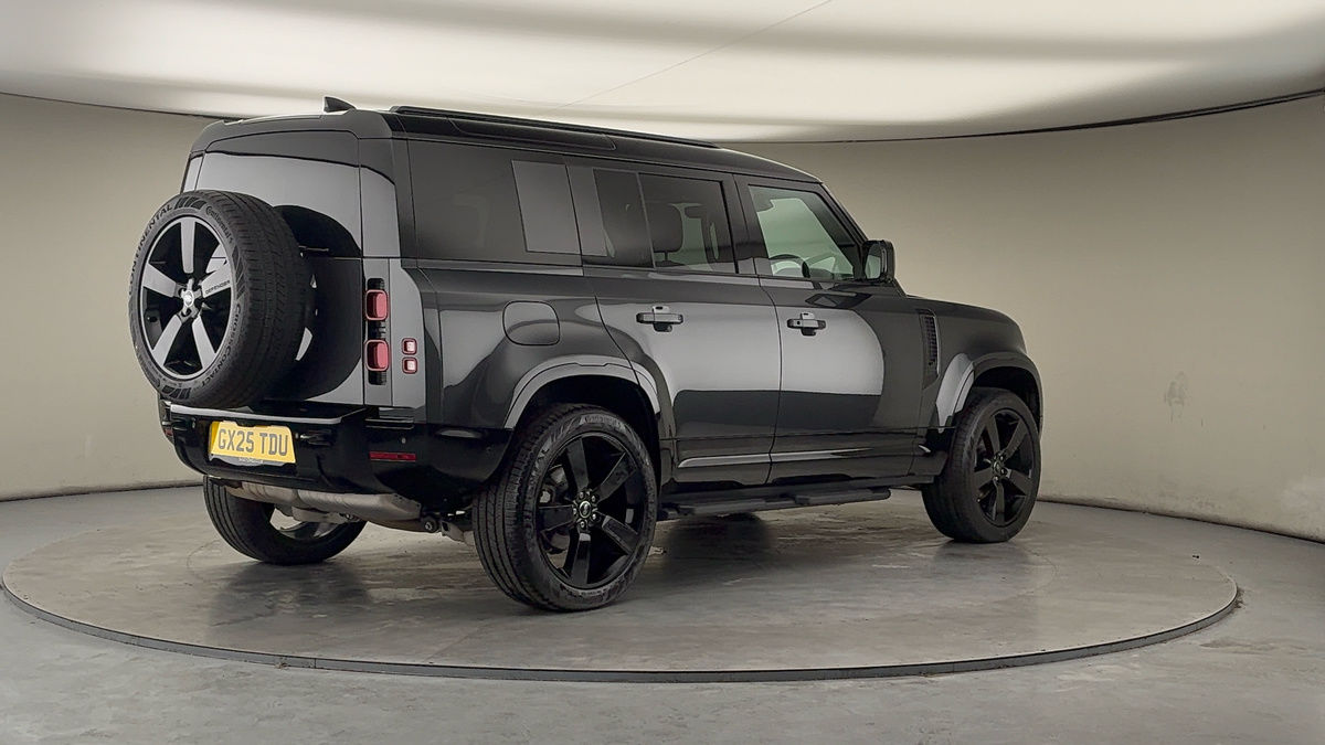 Land Rover Defender 110 Image 21