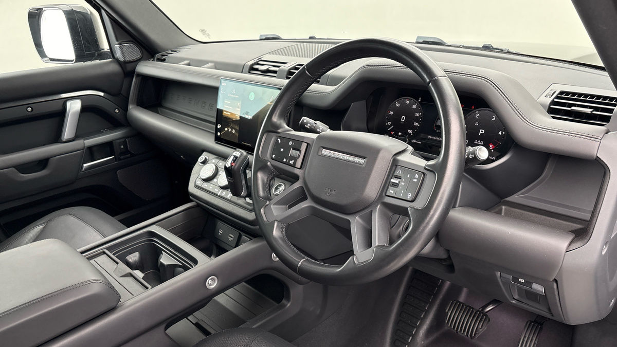 Land Rover Defender 110 Image 5