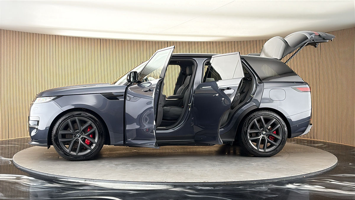 More views of Land Rover Range Rover Sport