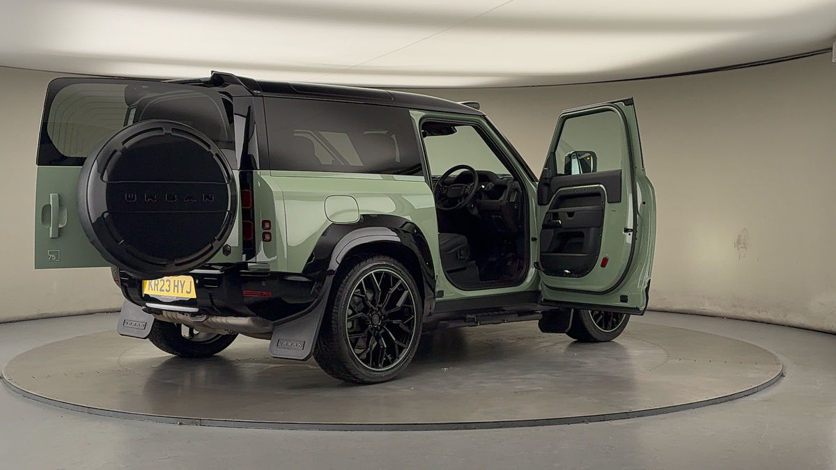More views of Land Rover Defender 90