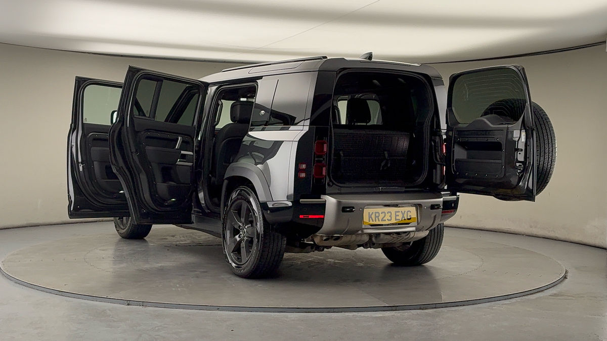 Land Rover Defender 110 Image 23