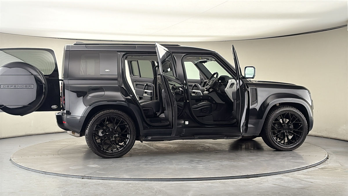 More views of Land Rover Defender 110