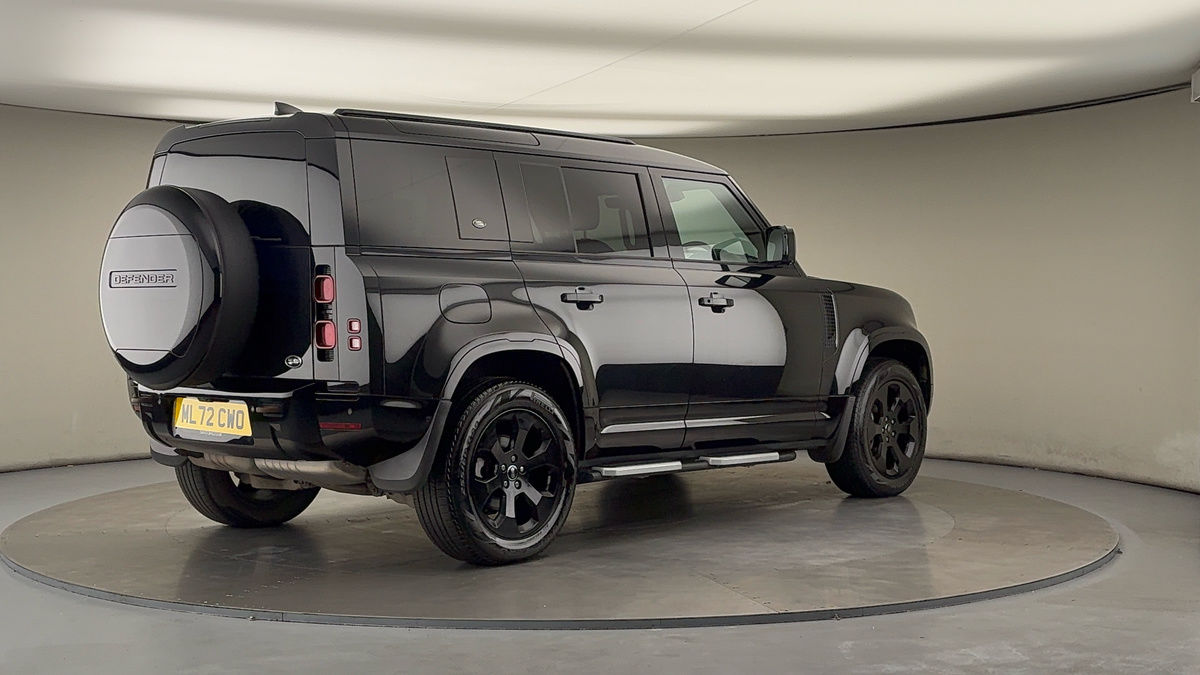 Land Rover Defender 110 Image 21