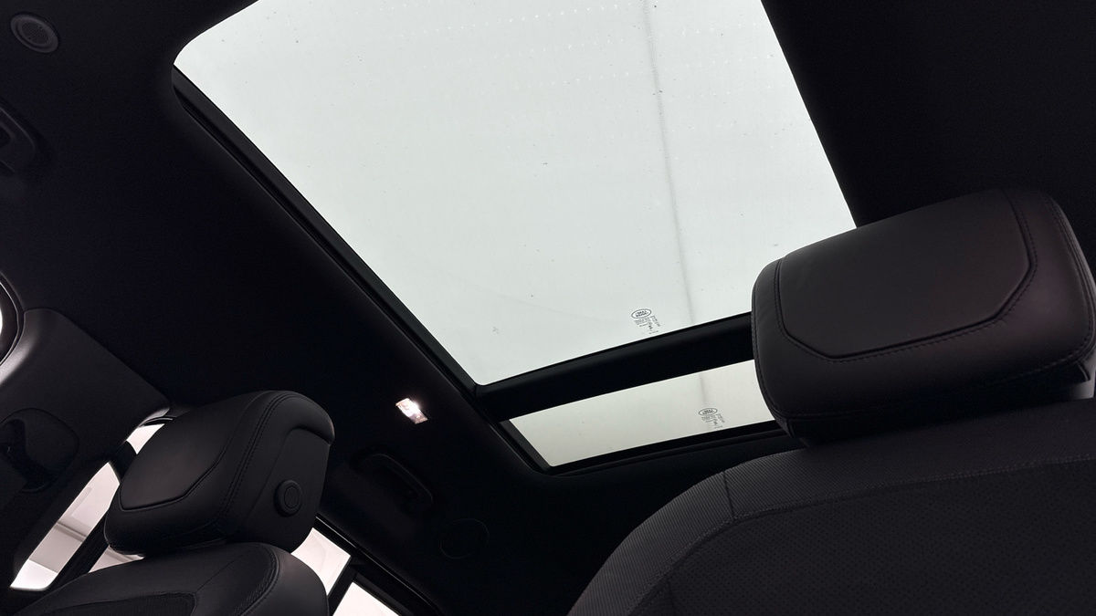 Land Rover Defender 130 Urban Image 6