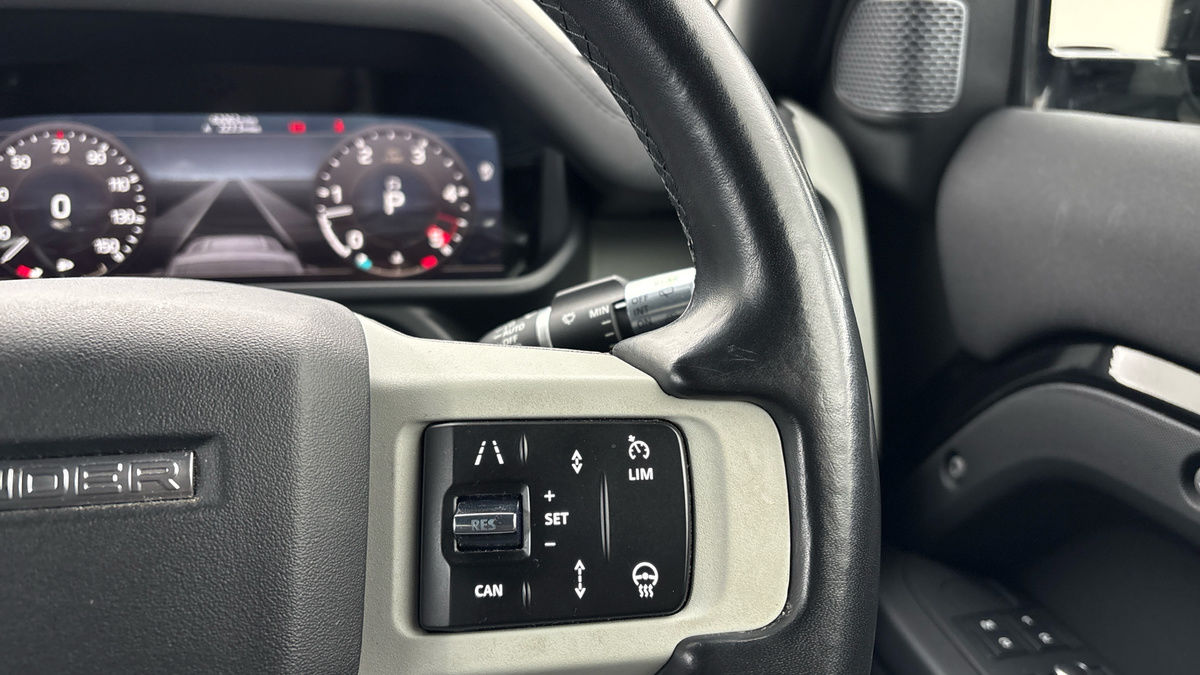 Land Rover Defender 90 Image 14