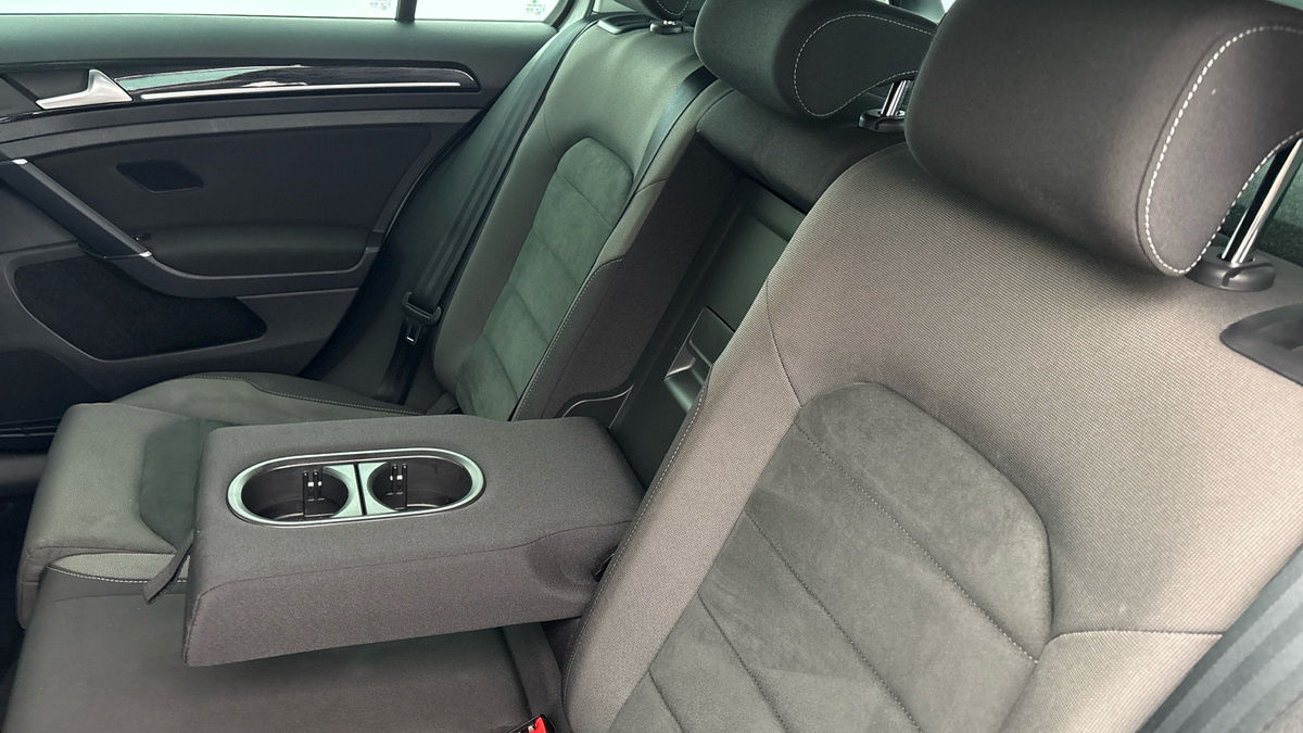 Volkswagen Golf Image 9