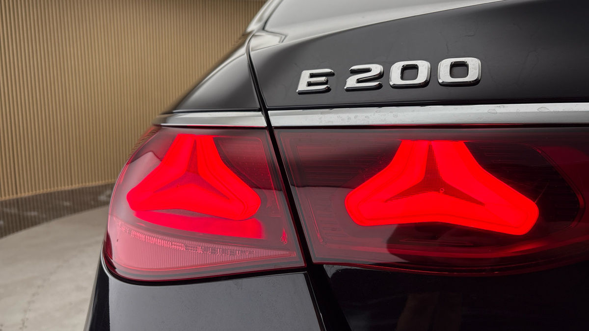 Mercedes-Benz E Class Image 35