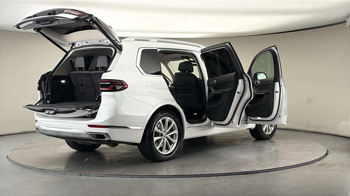 More views of BMW X7