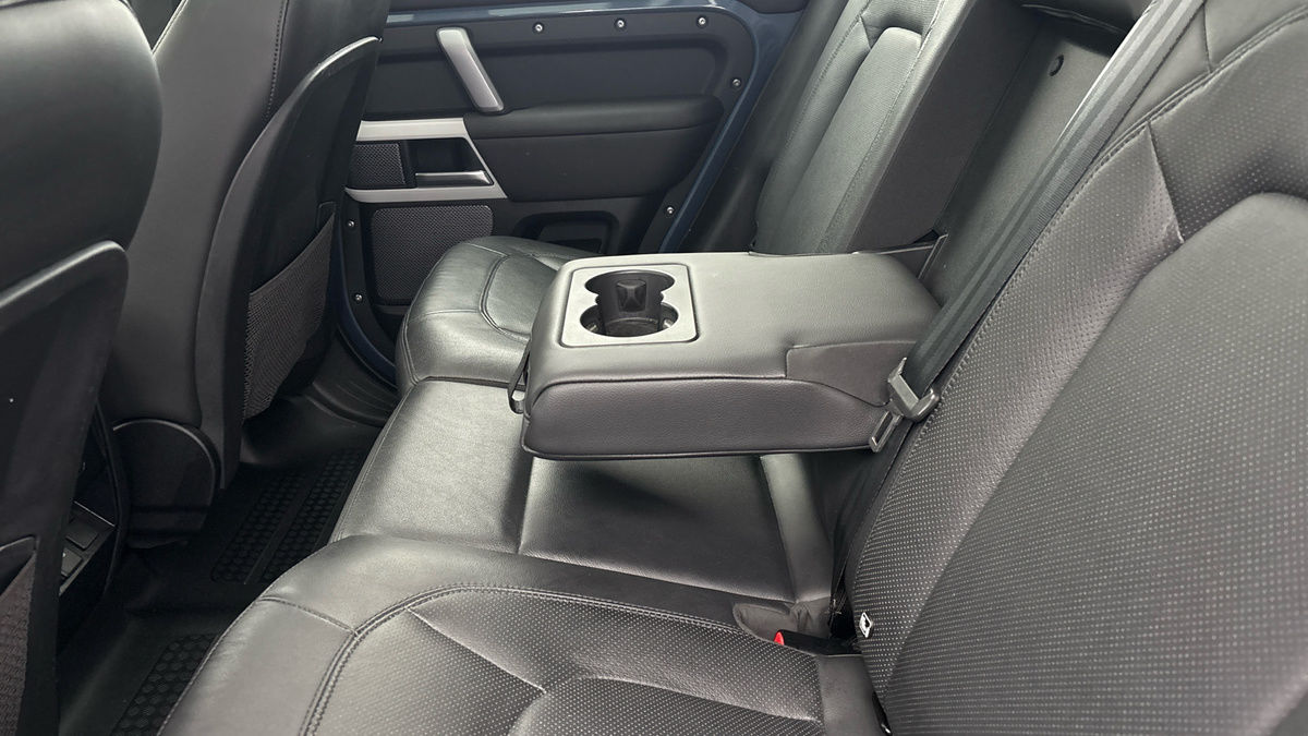 Land Rover Defender 110 Image 9