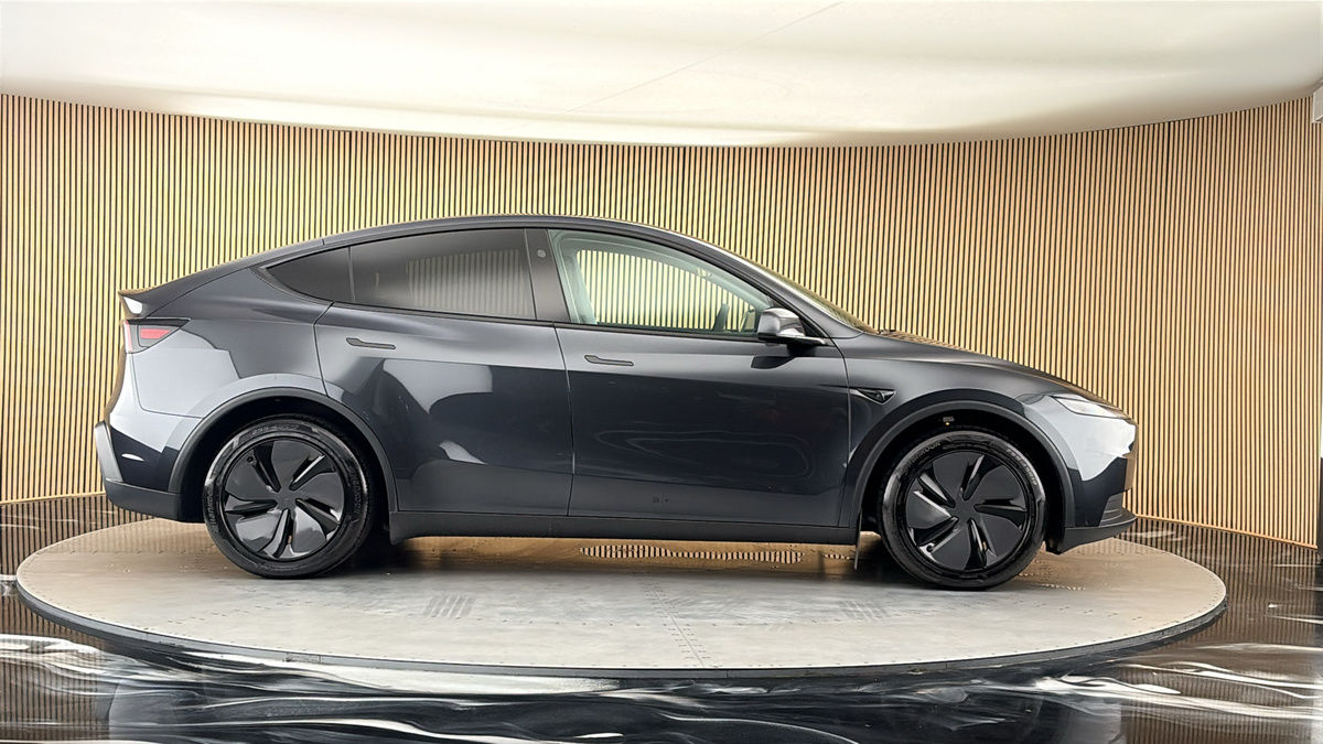 Tesla Model Y Image 16
