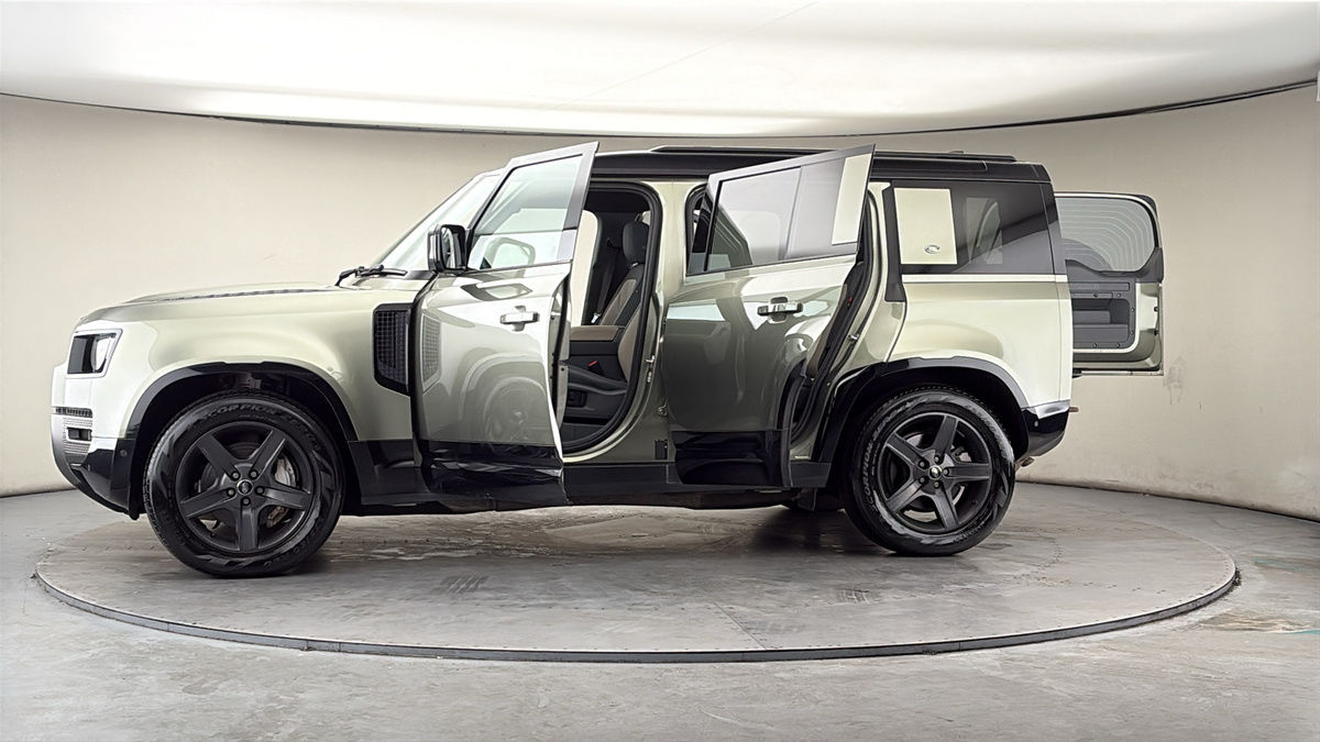 More views of Land Rover Defender 110