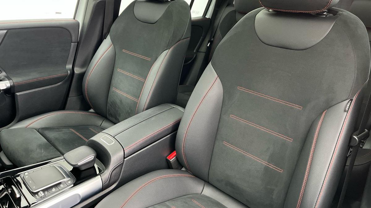 Mercedes-Benz GLB Image 7