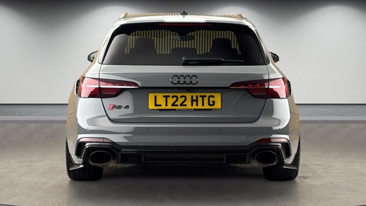 Audi RS4 Avant Image 4