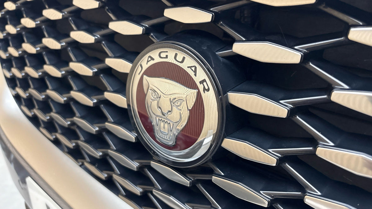 Jaguar E-PACE Image 24
