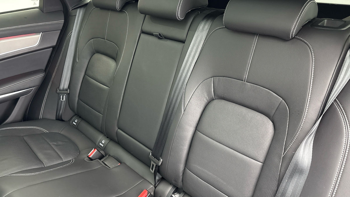 Jaguar F-PACE Image 8