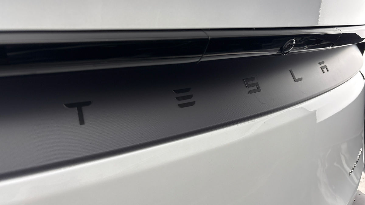 Tesla Model Y Image 27