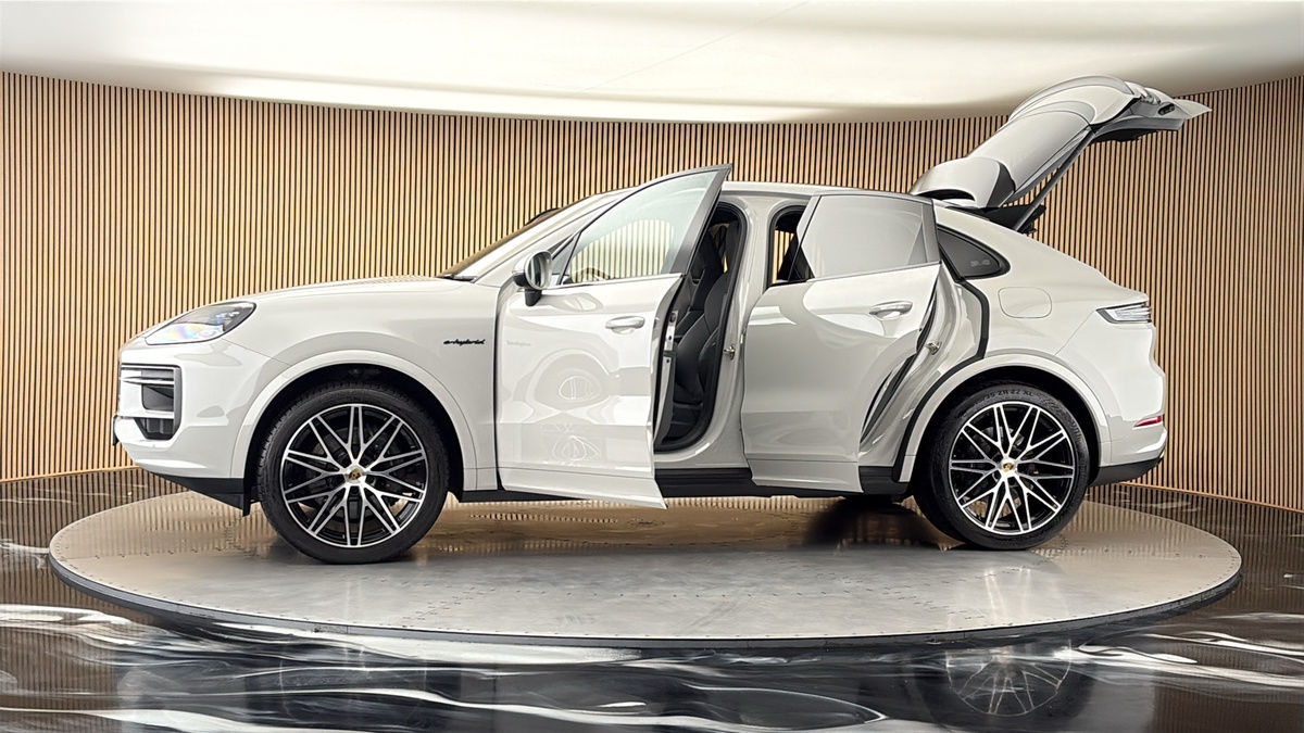 More views of Porsche Cayenne