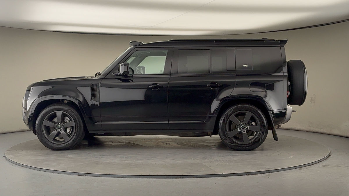 Land Rover Defender 110 Image 15