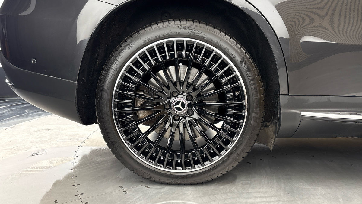 Mercedes-Benz EQC Image 11