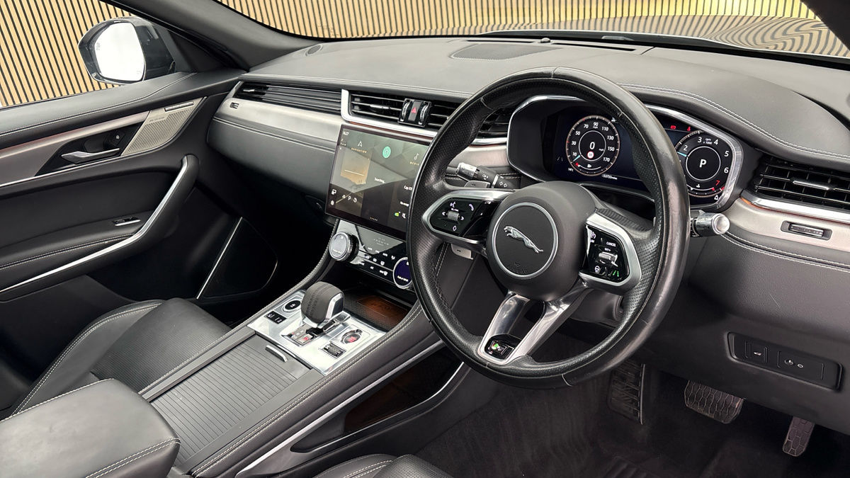 Jaguar F-PACE Image 5