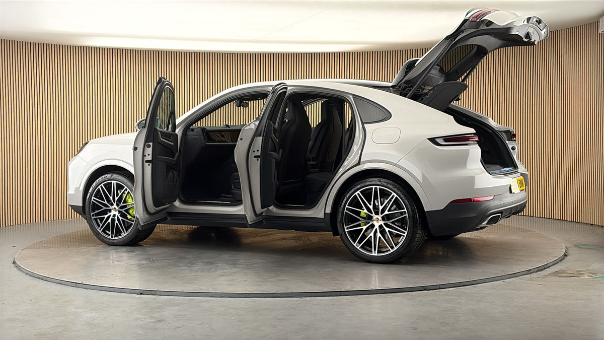 More views of Porsche Cayenne