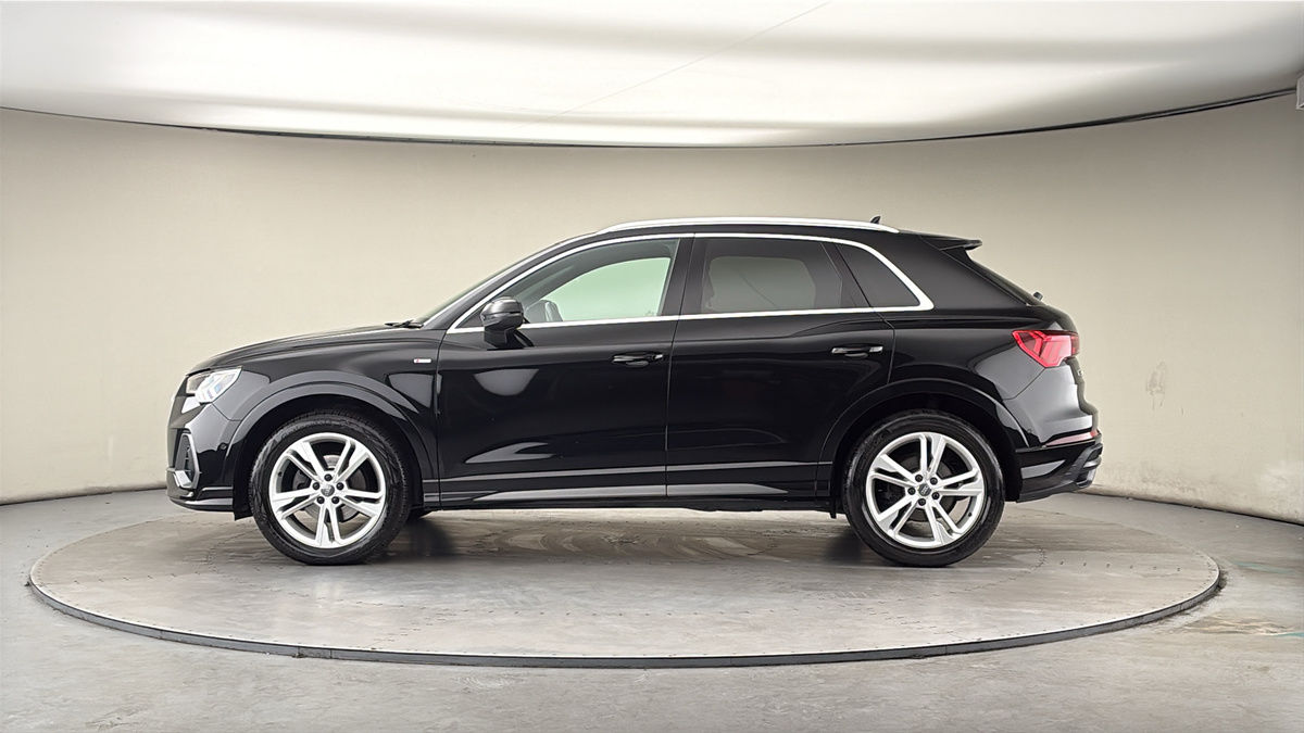 Audi Q3 Image 15