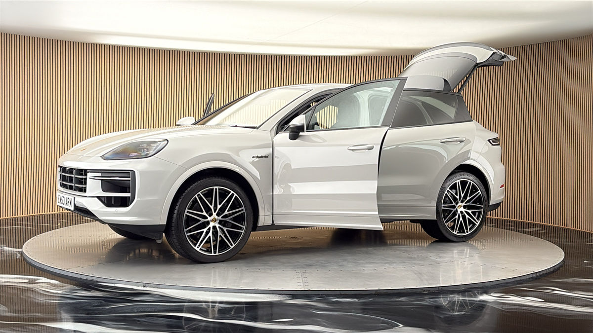 More views of Porsche Cayenne