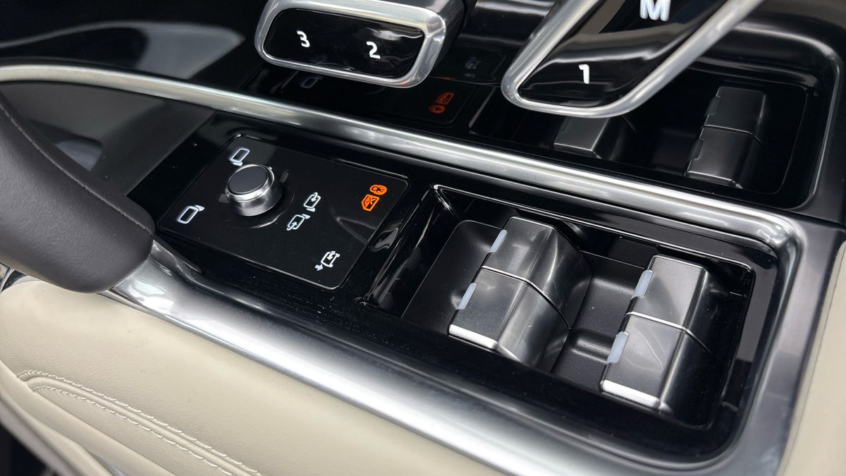 Land Rover Range Rover Image 25