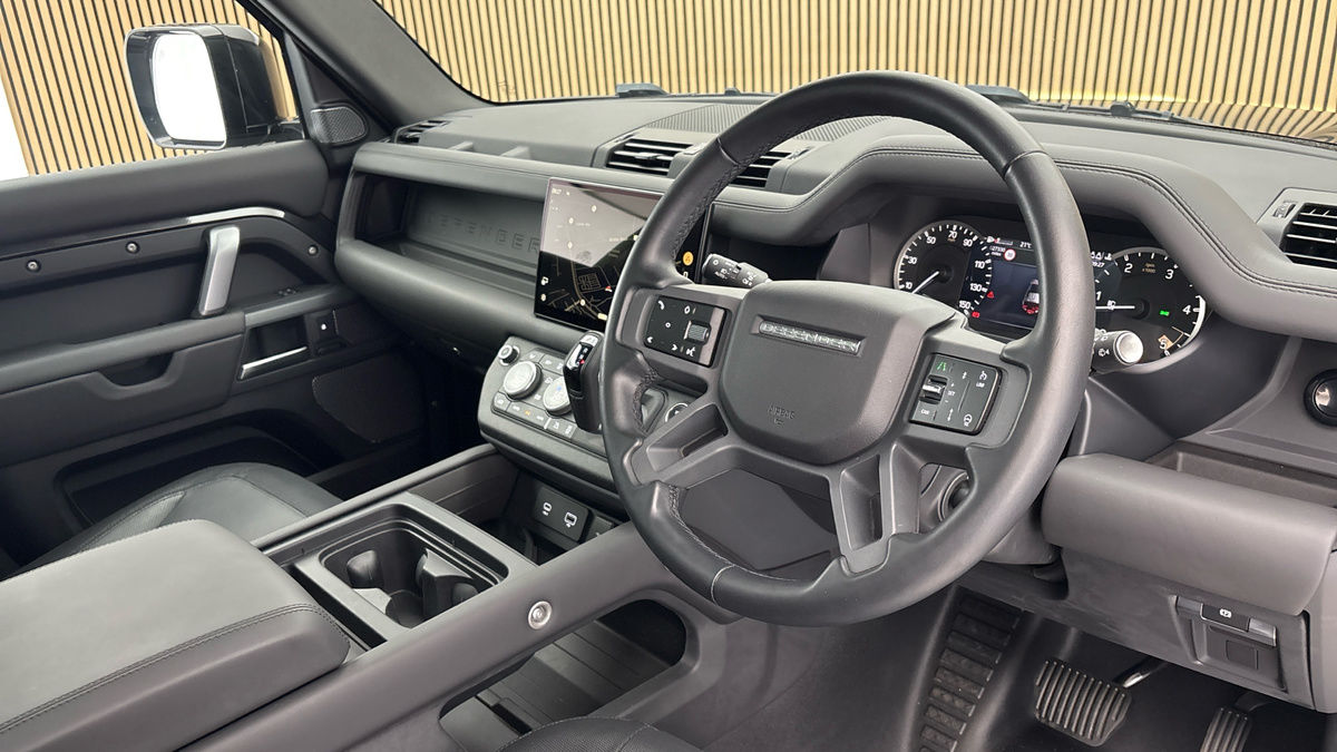 Land Rover Defender 110 Image 5