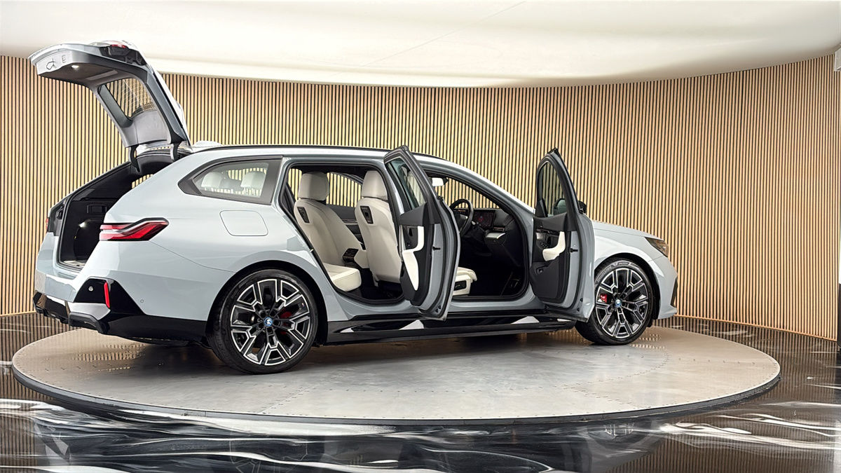 More views of BMW i5