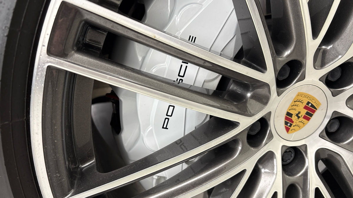 Porsche Cayenne Image 26