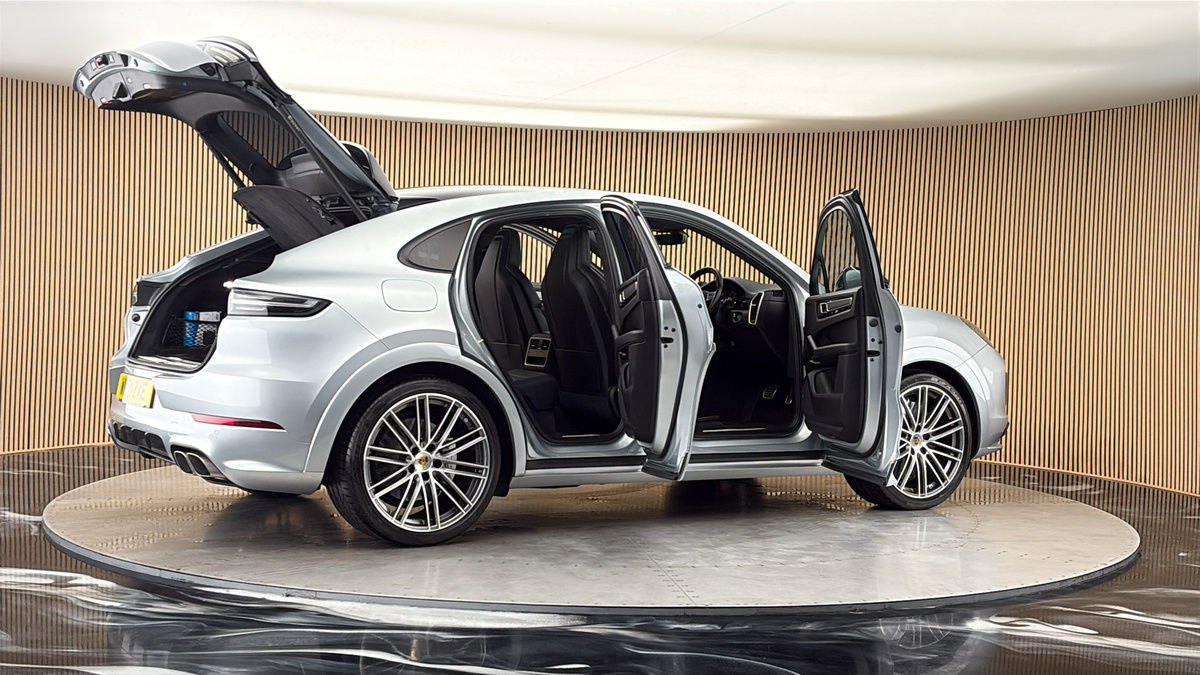 More views of Porsche Cayenne