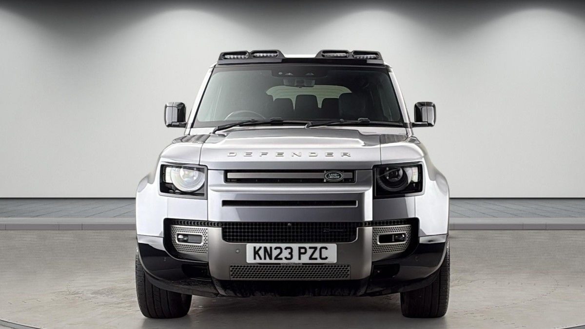 Land Rover Defender 110 Image 3